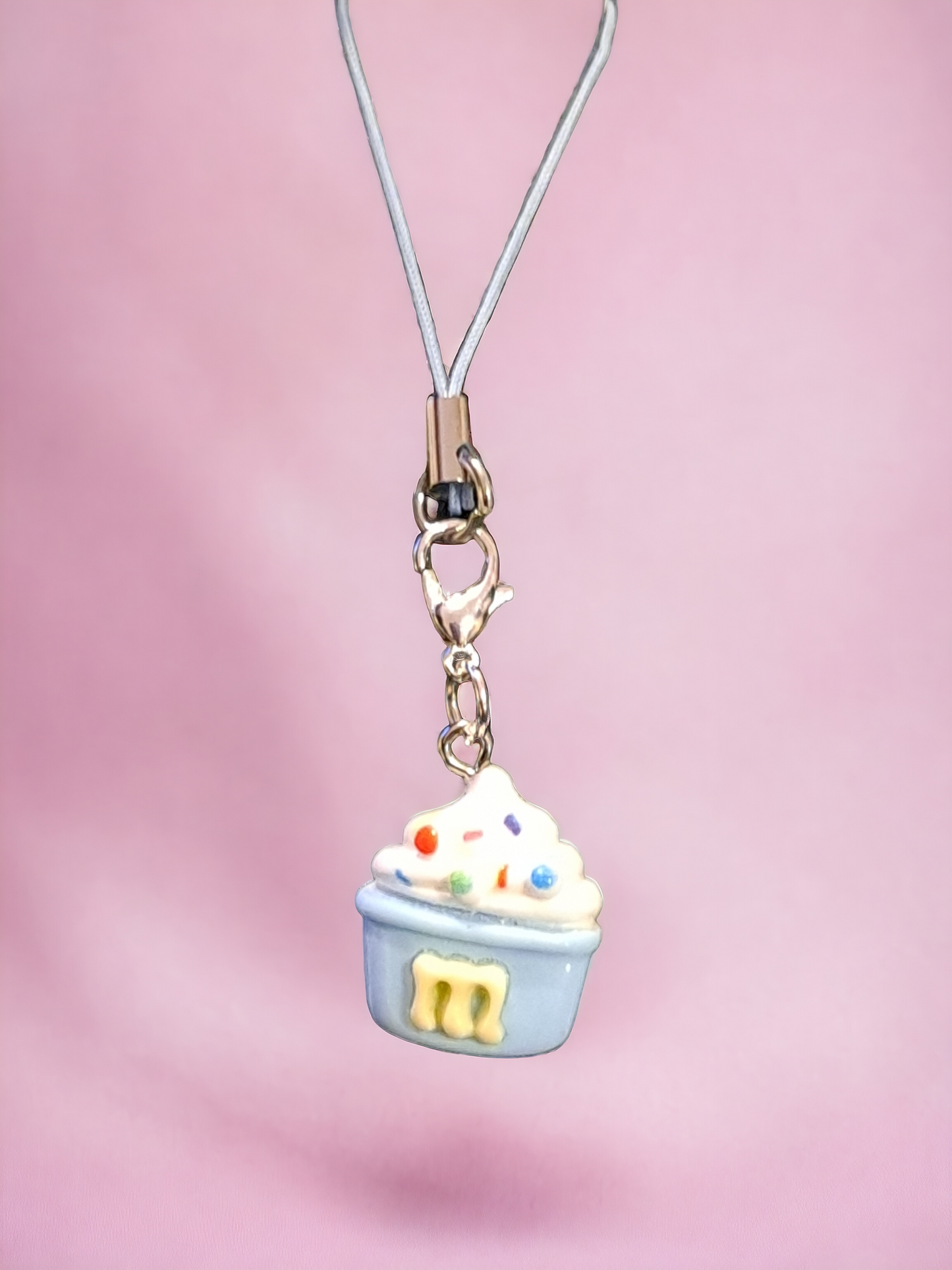 Cute M&M's mobile phone charms. M&M's mobile strap. IPhone M&M's mobile pendants