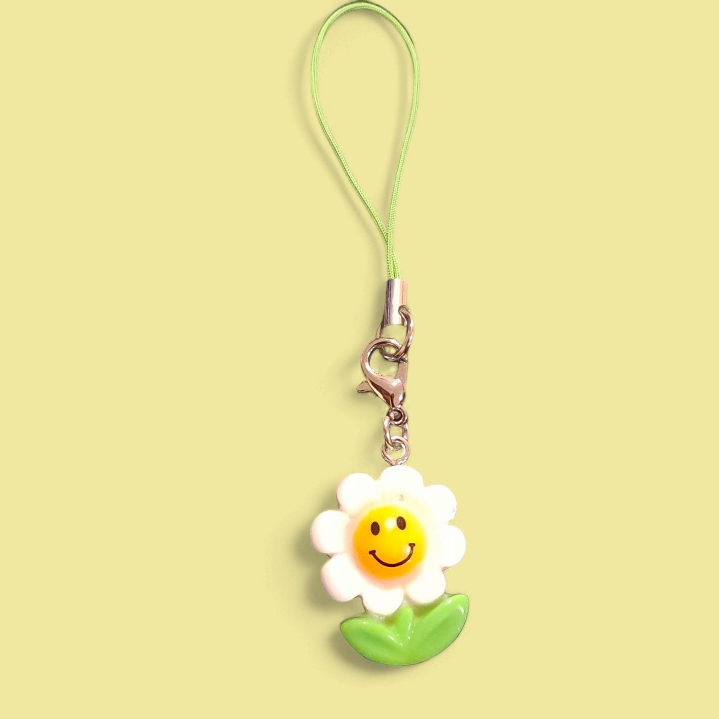 Resin flowers mobile phone charm. Flowers mobile strap. IPhone flowers mobile pendants