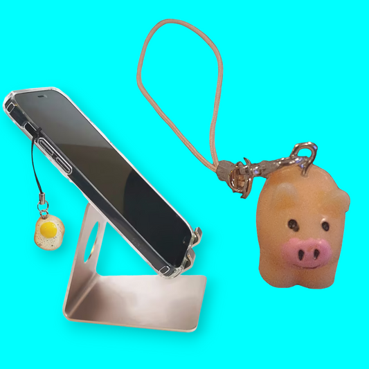 Resin lovely pig mobile phone charm. Lovely pig strap. IPhone lovely pig mobile phone pendant